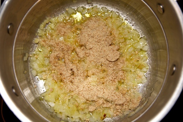 Рецепт рыбного томатного супа с миндалем 003