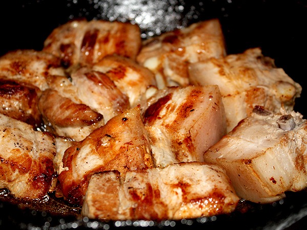 Свиная грудинка на сковороде рецепт с фото пошагово